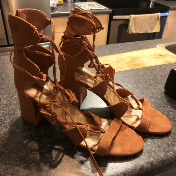 Tie up heels - Picture 2 of 2